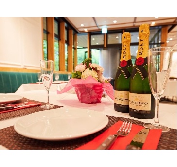 結婚式二次会プラン【お料理ビュッフェ12品&本格シュラスコ+生ビール4種類+100種類以上のフリードリンク付き♪】