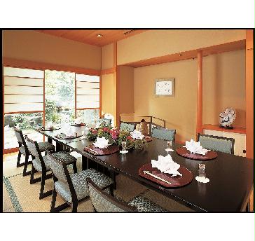 和食処「むさしの」。
個室４か所　最大20名までご利用可能。
ご予算平均　￥6,000-　お料理と飲み放題

その他　宴会場での２次会もご利用いただけます。