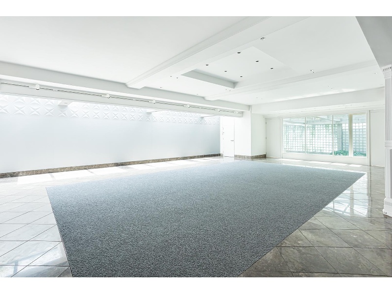 純白の空間がエレガンスを演出
クリーンでモダンなデザインが、あらゆる装飾やアート作品を際立たせます
