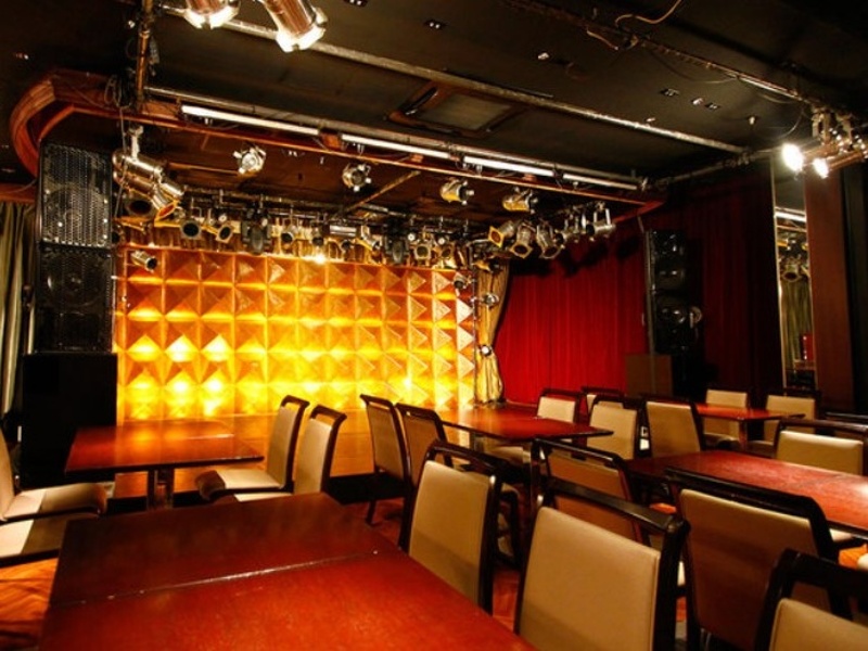 ENTERTAINMENT DINING BERONICA