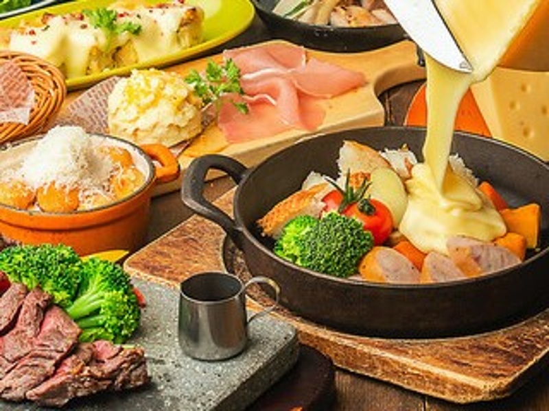 フレッシュモッツァレラやラクレットチキングリル・チーズスイーツなど全8品《飲み放題付き》プラン