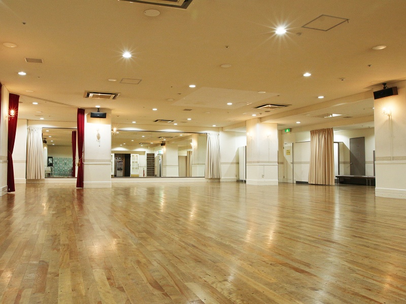 【B2F】B2Fは膝に負担の少ないクッション入りフロア仕様となっておりますので、ご年配のゲストも安心です