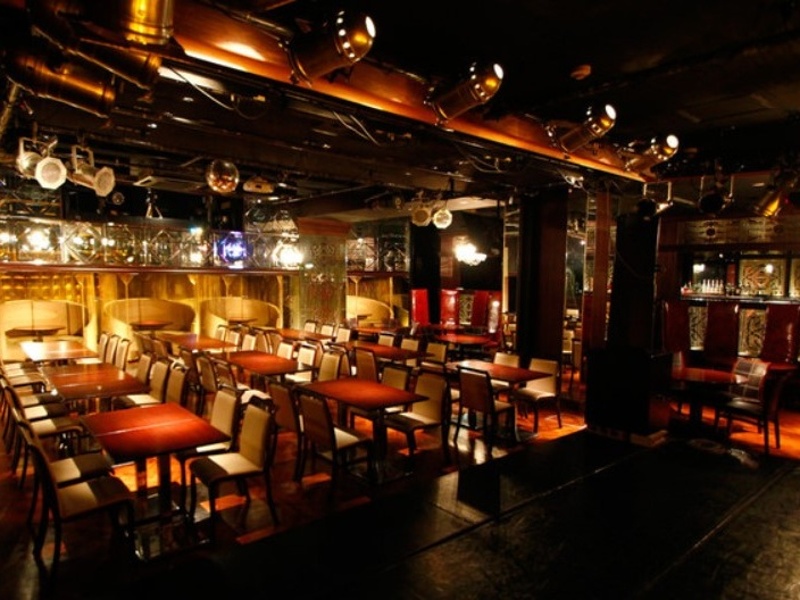 ENTERTAINMENT DINING BERONICA