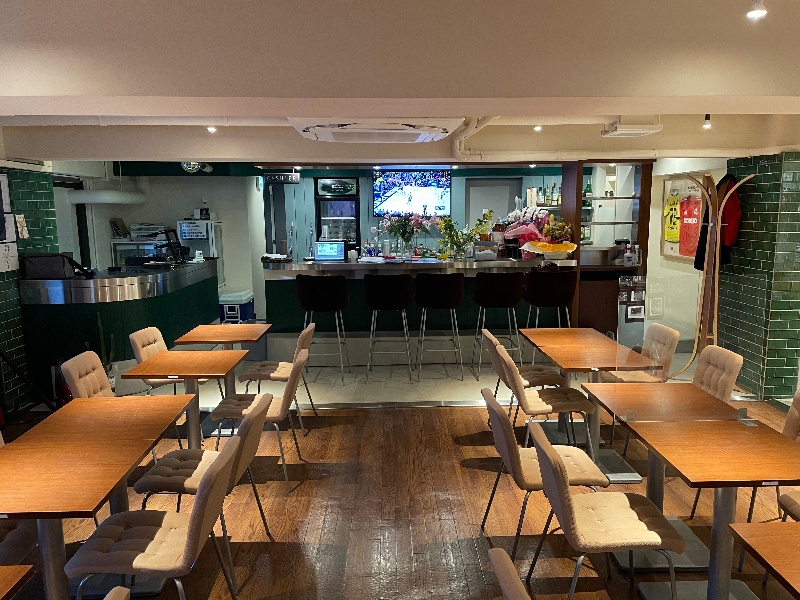 カウンター、DJブース有り。