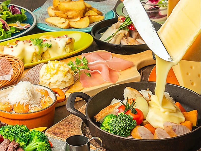 フレッシュモッツァレラやラクレットチキングリル・チーズスイーツなど全8品《飲み放題付き》プラン