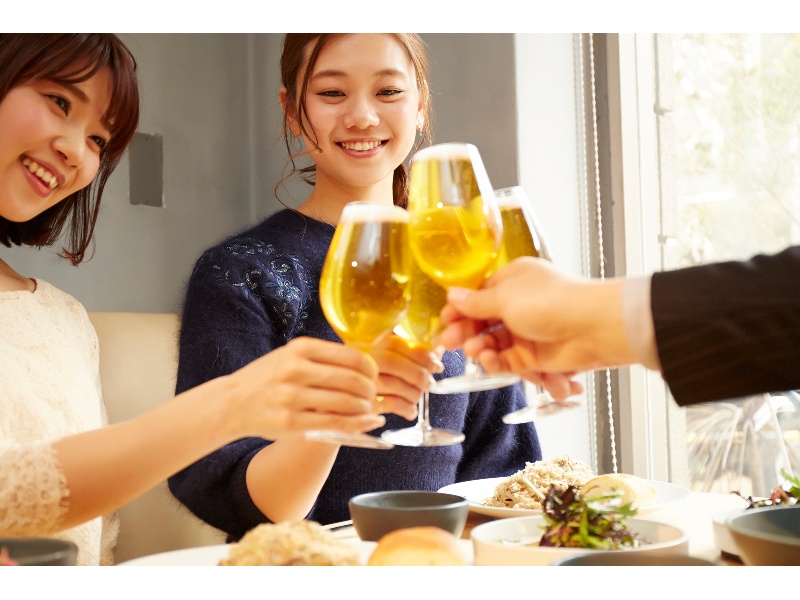 完全貸切3時間◇22名様～予約可【プラチナプラン】 結婚式2次会におすすめプラン☆ ローストビーフなど厳選アペタイザー系メニュー5品+スナックフード☆ 飲み放題にはスパークリングワイン付き★