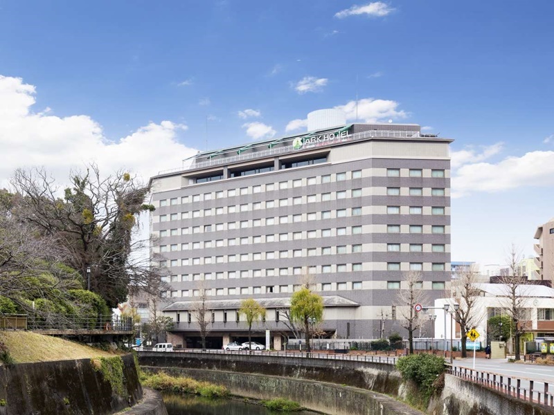 【アークホテル熊本城前 外観】
熊本城を眼前に望むハイグレードな都市型ホテル