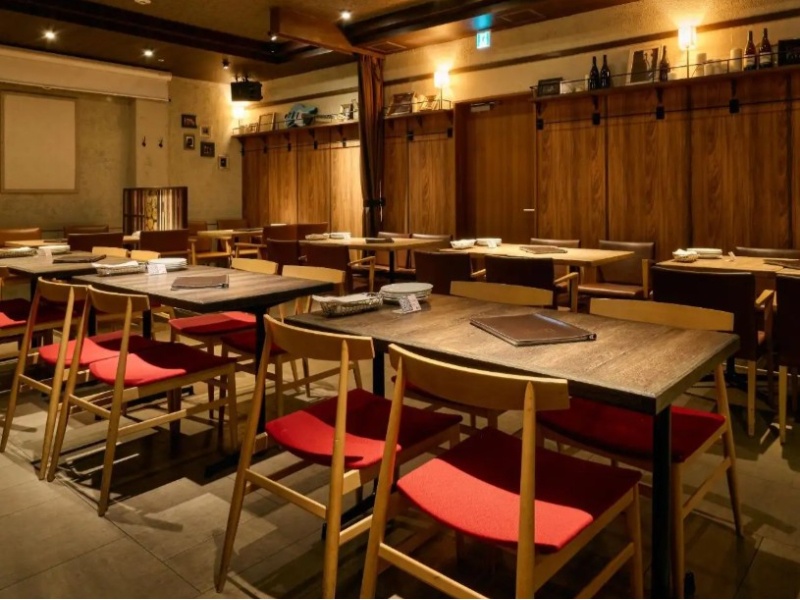 最大130名収容可能。パーティーや結婚式二次会など、様々なシーンでご利用いただけます。