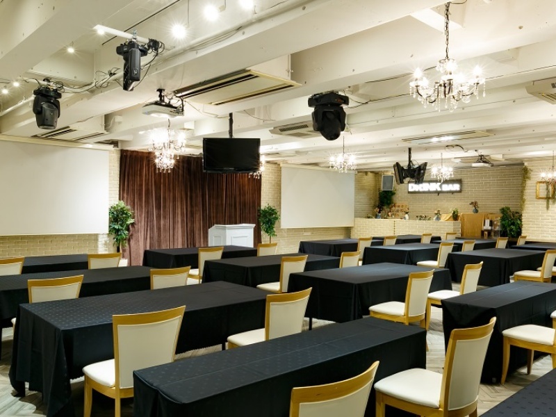 リストワール／3階
セミナー + 懇親会に最適です。
スクール：〜200名
シアター：〜141名
