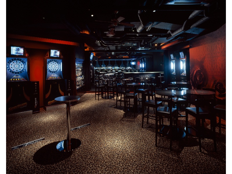 ダイニングダーツバーBee 栄店