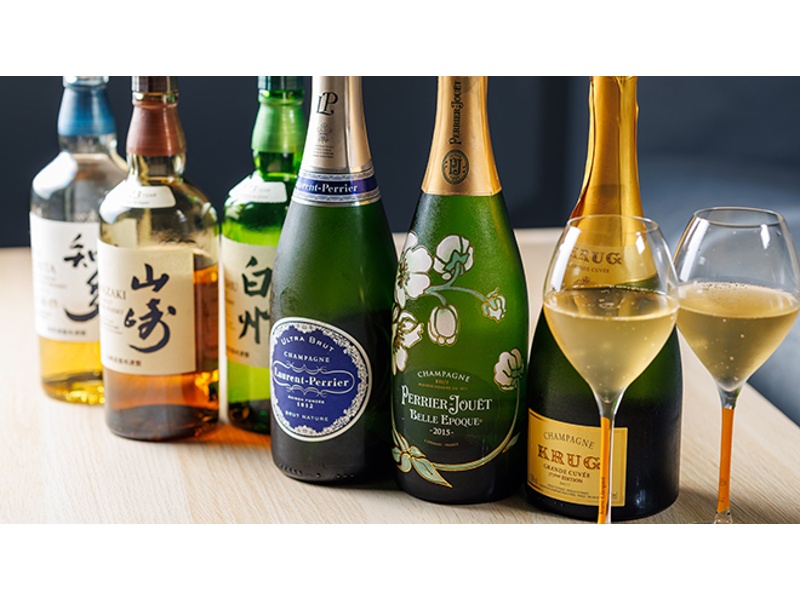 お酒の種類も豊富に揃えています