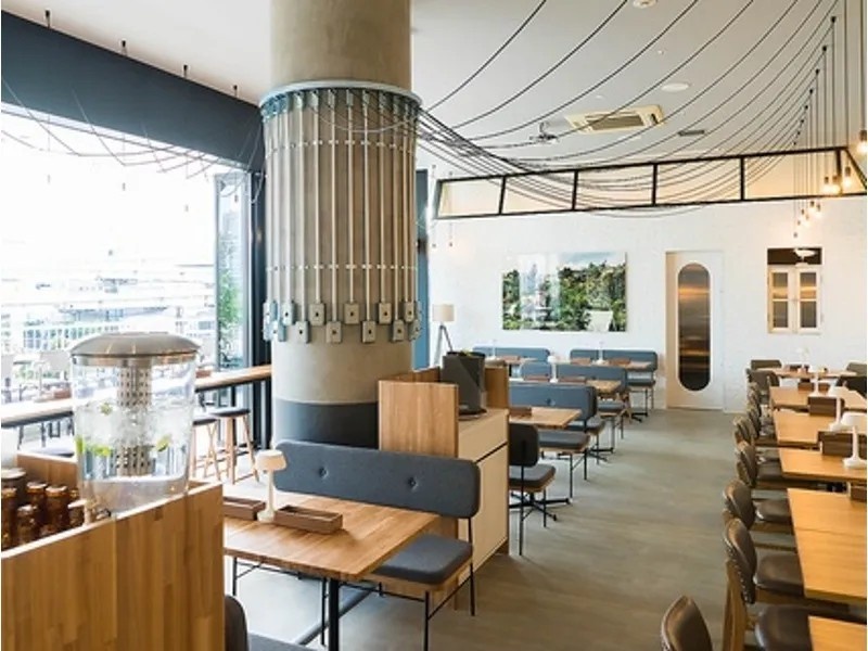 tables cook & LIVING HOUSE