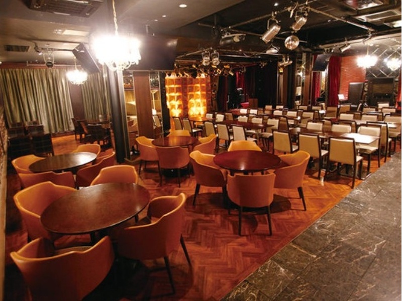 ENTERTAINMENT DINING BERONICA