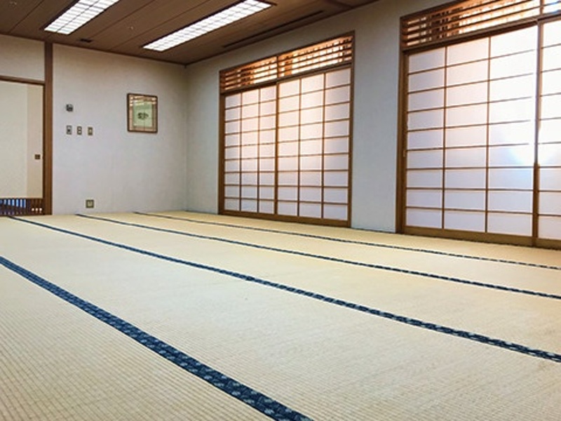 中広間:最大40名さま収容可能
居心地が良いと言っていただける座敷の広間です。
食後にゴロゴロできます。