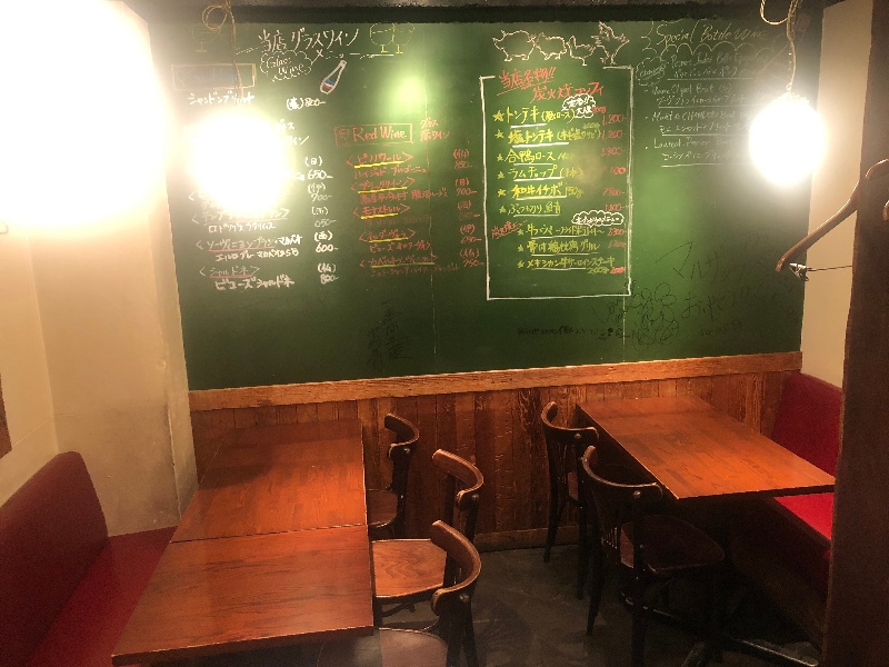 店内⑤ソファー席ではゆったりとくつろげます
