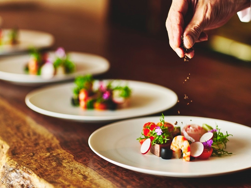 【お料理】
~kyoto to table~
「きょう」の野菜が奏でる心を尽くしたおもてなし、その喜びと味わいを心を込めてお届けいたします