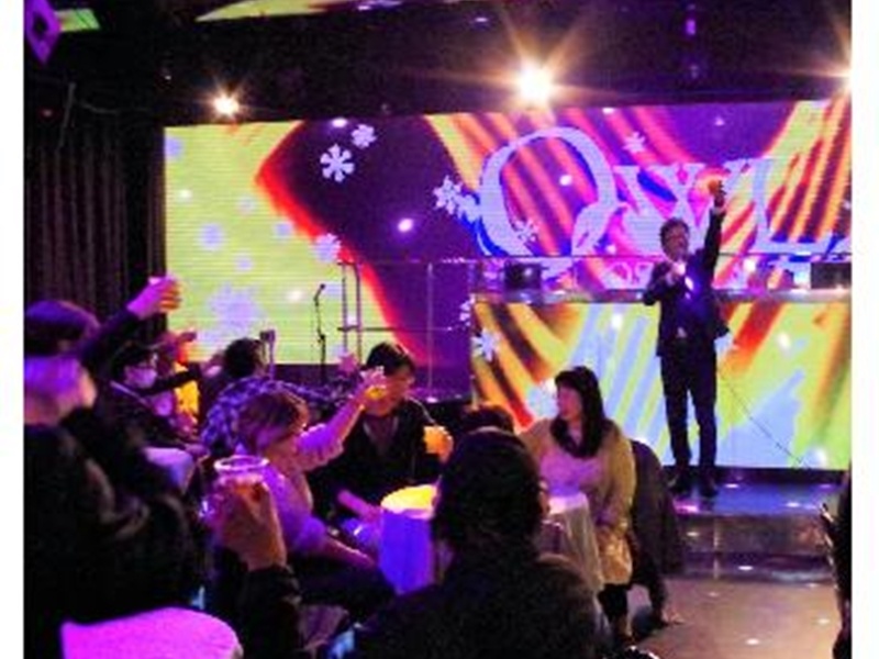 国内最大級LED ディスプレイ(室内)による迫力ある空間演出！！もちろん、DJブースもご利用頂けます♪
※別途映像担当(VJ)音響照明担当(PA)代として各\15,000頂戴いたします。