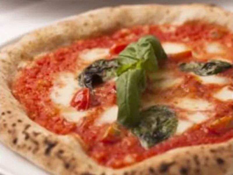 PIZZERIA & BAR LOGIC 本町