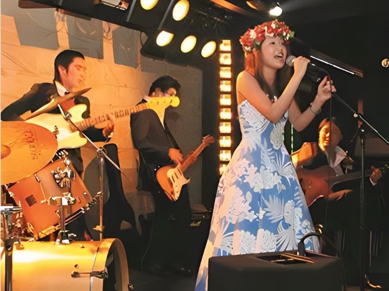 バンド演奏可能！
ドラムセットを含め楽器機材のレンタルもあるので手ぶらで2次会が可能！