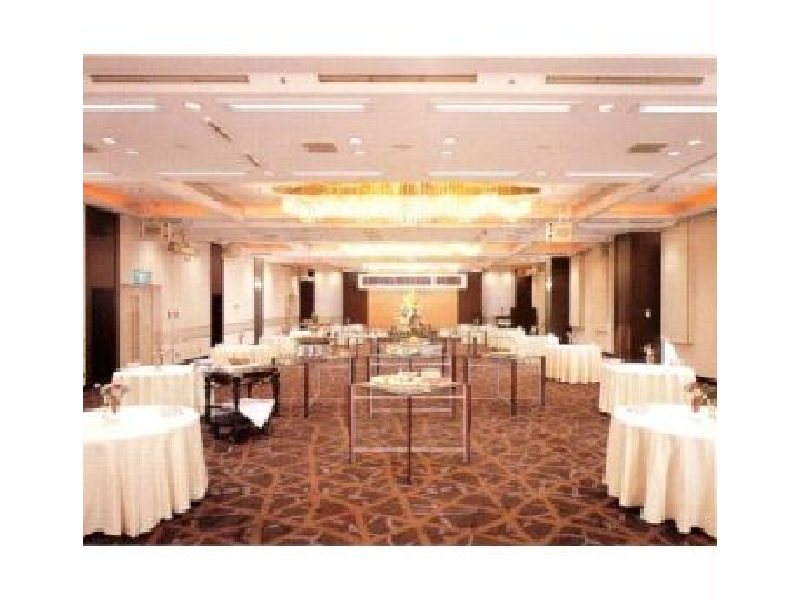 【むさしの(小)】
・パーティー(着席):40
・パーティー(立食):40
・会議(学校型):60
・会議(角型):30
・会議(劇場型):75