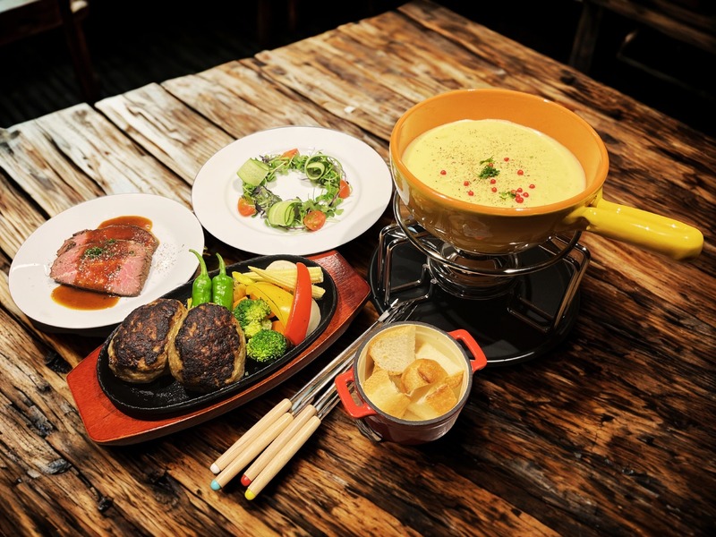【2時間飲み放題付き】厳選3種のチーズを使った黒豚肉チーズフォンデュと名物の黒豚ハンバーグのコース