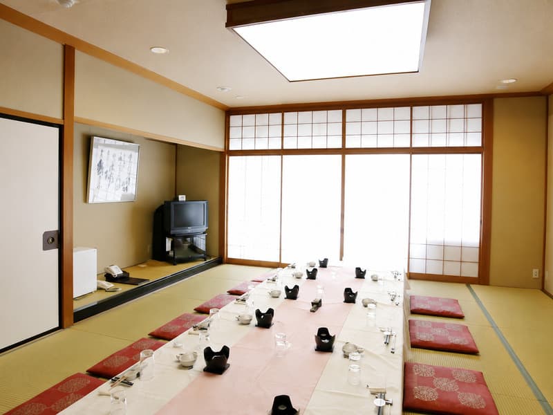 【会場】
弥生の間は10名前後の少人数かつ和室での開催をご希望の際にふさわしい会場です。