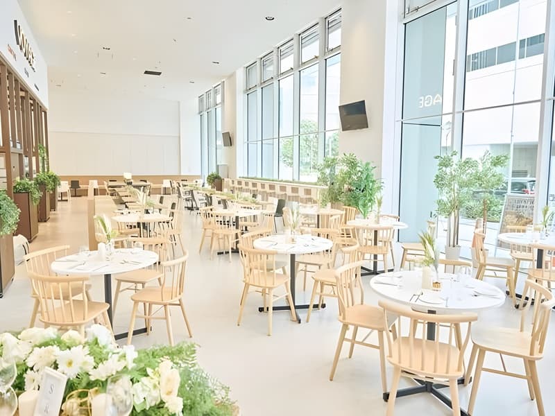 【会場】
結婚式二次会・1.5次会・ウエディングパーティー・記念パーティーなどお祝い事にも対応いたします。

※日・祝・GW・お盆・年末年始は定休日です。