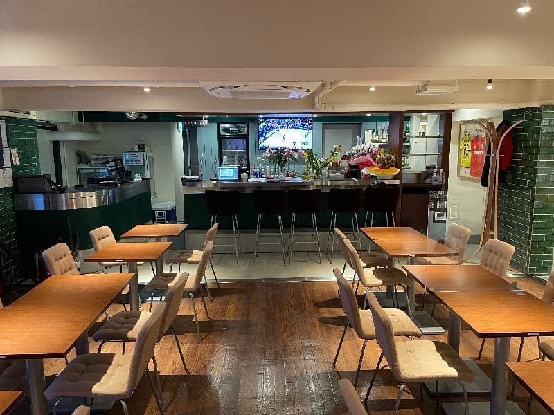 カウンター、DJブース有り。