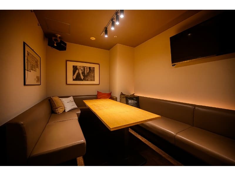14名まで収容できる個室は結婚式2次会の場合、新郎新婦のお控室として利用。