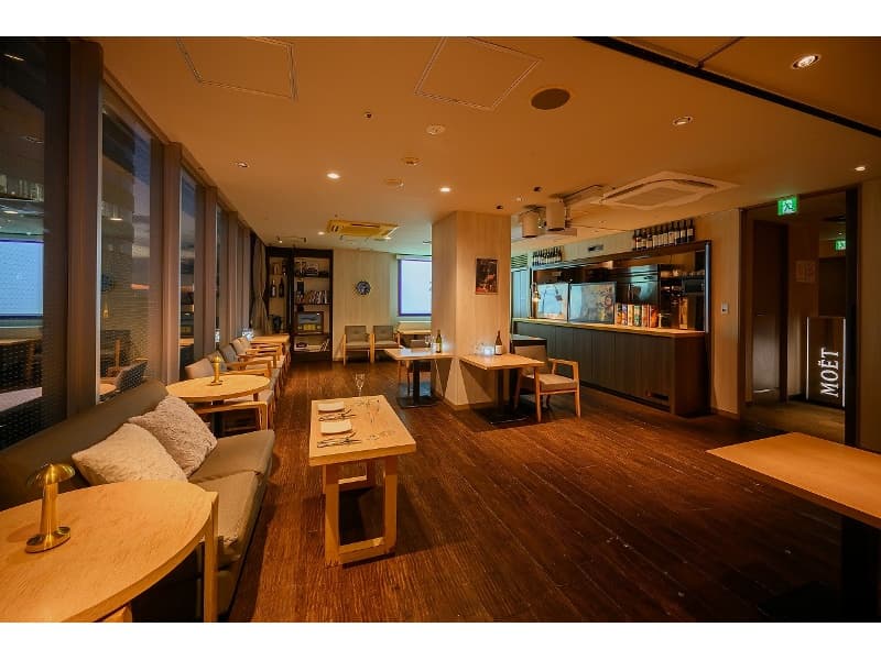 洗練され落ち着いた会場。結婚式の2次会、各種イベント、企業パーティー・イベントなどあらゆるニーズに対応