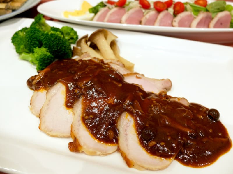 【会食プラン（例）】
大切な人との時間を過ごすのにふさわしいよう、心をこめた料理でおもてなしいたします。