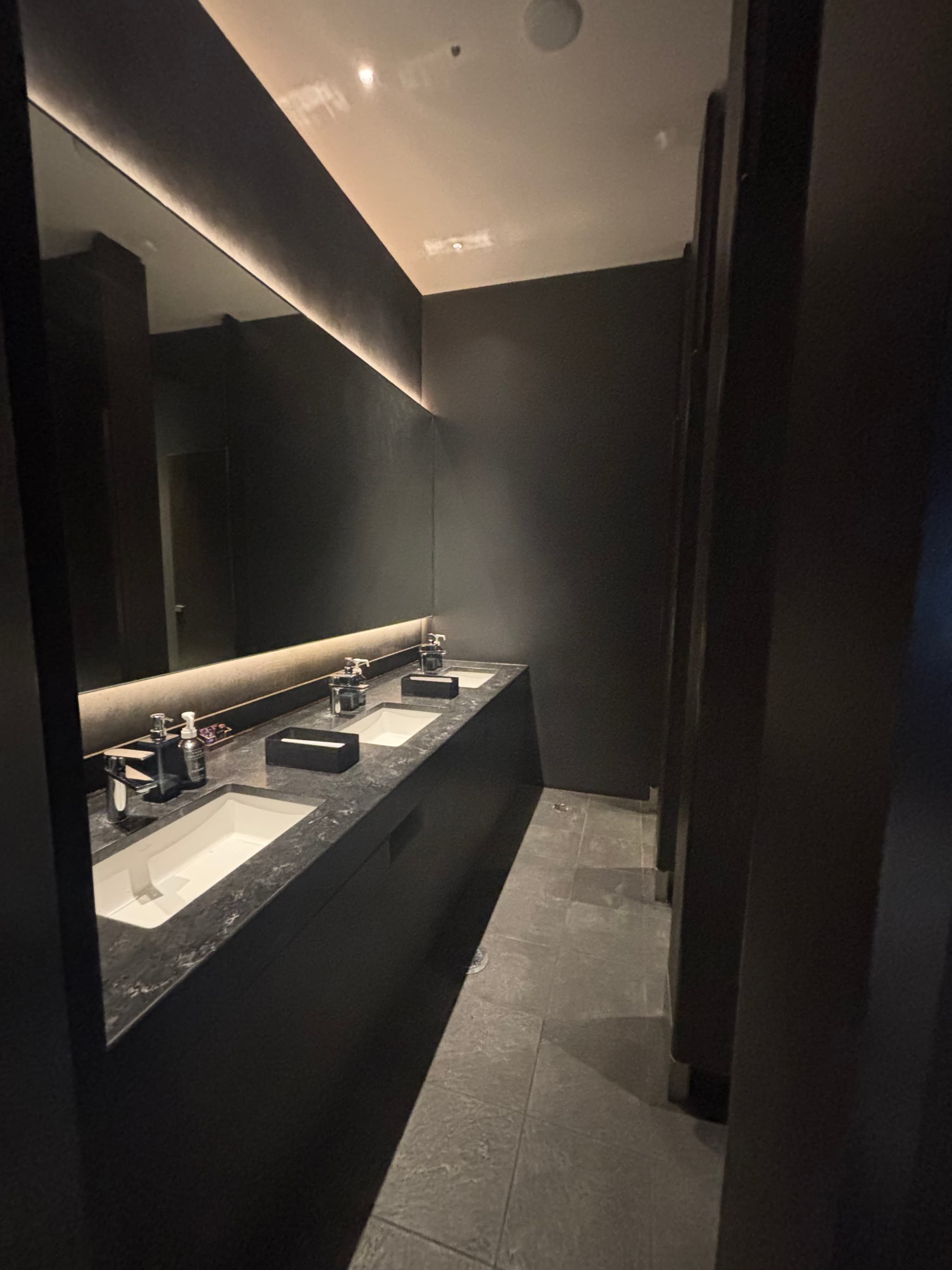 お手洗い_X PLACE water terrace<歌舞伎町タワー5階>