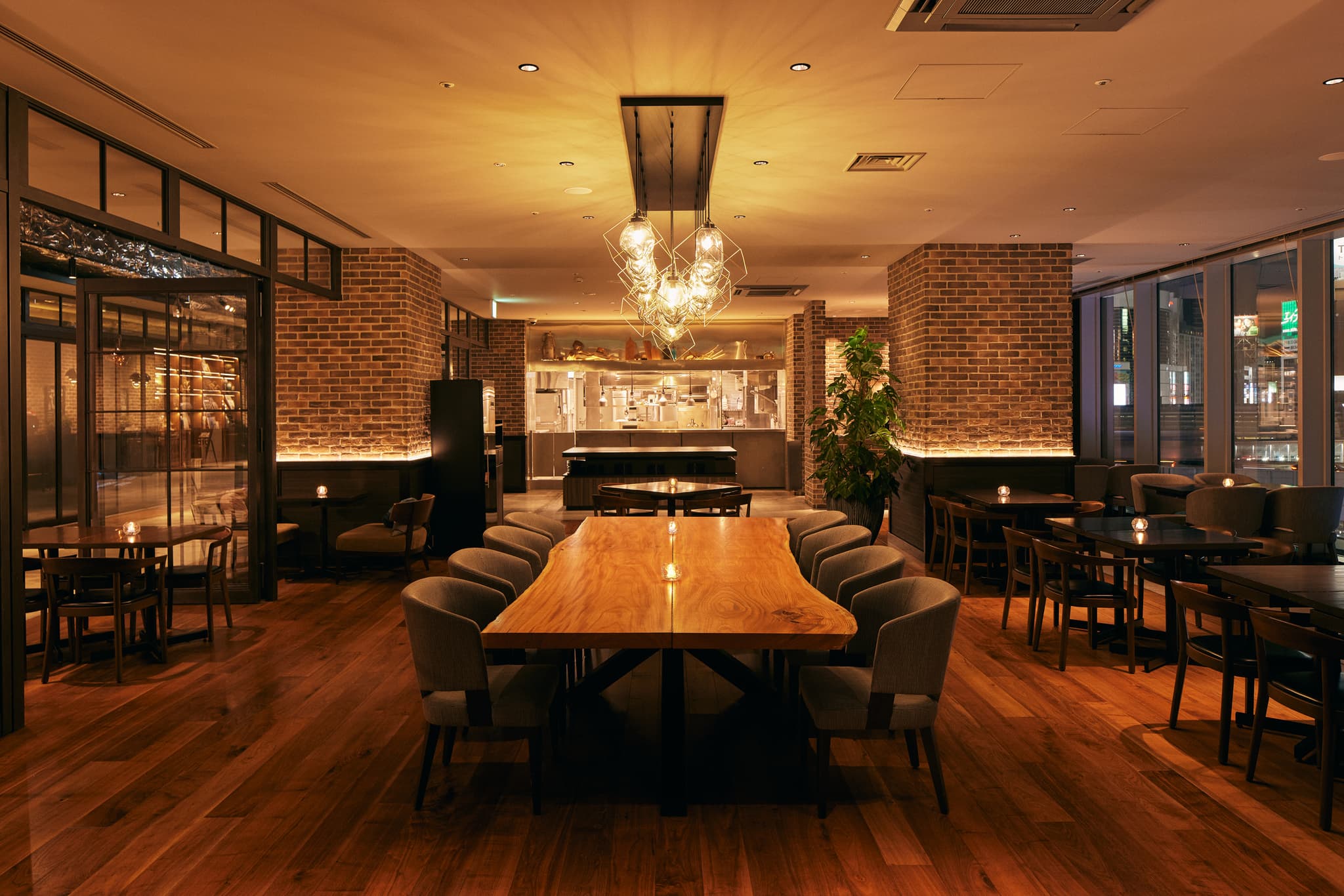 Bar & Dining  TORRENT（ダイニング）