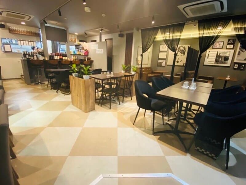 【会場】
貸切は、着席で最大50名、立食で最大60名まで受け付けております。