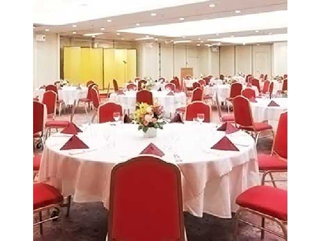 新御徒町駅より徒歩１分、20名から500名様まで、多彩な会場でお待ちしています。