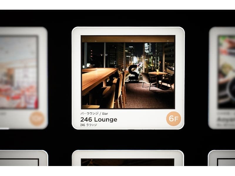 ビルエントランスには写真付きのビルテナントのサムネイルが表示されている。