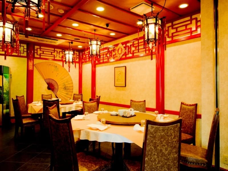 神戸元町・南京町の中国料理店「龍郷」。最大180名収容可能で、2階・3階の多彩な個室を完備。本格広東料理とフリードリンク付きコースで、歓送迎会や忘年会に最適です。