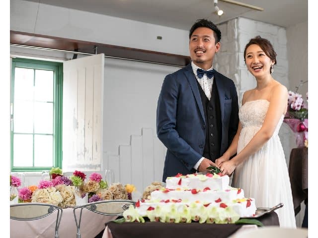 【100本以上の二次会実績】
結婚式二次会はリリーバンケットにて♪
◆１０名～貸切可能♪最大１２０名様まで♪
設備充実☆

◆専属プランナーにお任せください♪
ウェディングドレスやウェディングケーキにシャンパンタワー等、幹事様のご希望になんでも☆対応致します♪


