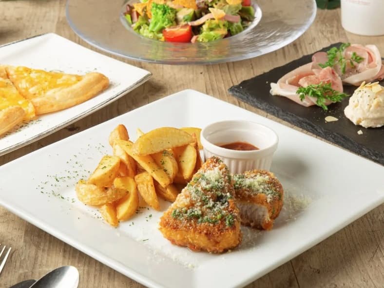 【月～木WEB限定プラン】のＲＡＣＬＥＲシェフコースのお料理一例。
