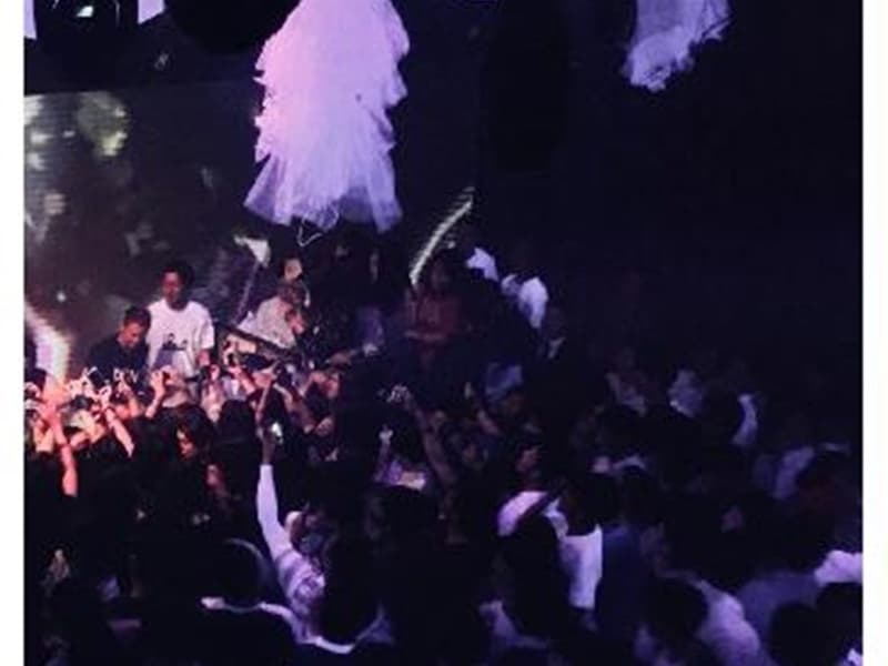 様々な映像効果に照明効果、専属の映像担当(VJ),音響・照明担当(PA)にお任せ下さい！！
※別途手配料各\15,000を頂戴いたします。
