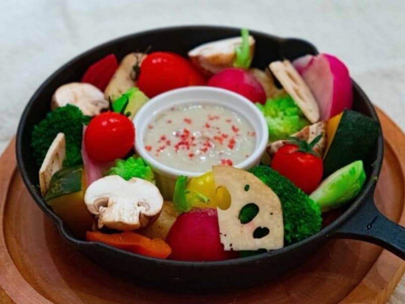 【飲み放題付プラン】鮮度抜群の野菜を味わうバーニャカウダや鶏もものコンフィなど、全7品の本格イタリアンのプランがあります。