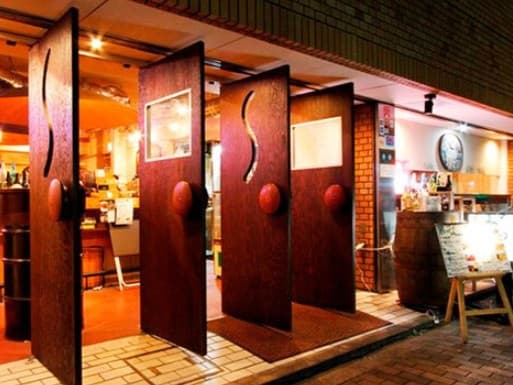 飯田橋から1分、貸切大歓迎のダイニングバーです。