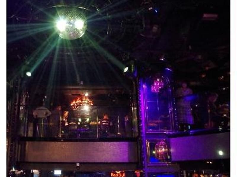 国内最大級LED ディスプレイ(室内)による迫力ある空間演出！！もちろん、DJブースもご利用頂けます♪
※別途映像担当(VJ)音響照明担当(PA)代として各\15,000頂戴いたします。