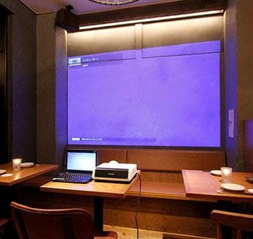 プロジェクターを完備しているので、演出の盛り上げに利用できる！