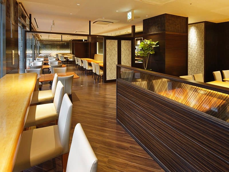 Ｂ１「Restaurant Garden」：店内 広々としたモダンな店内、お客様の用途に合わせてレイアウトを変更してご利用いただけます。