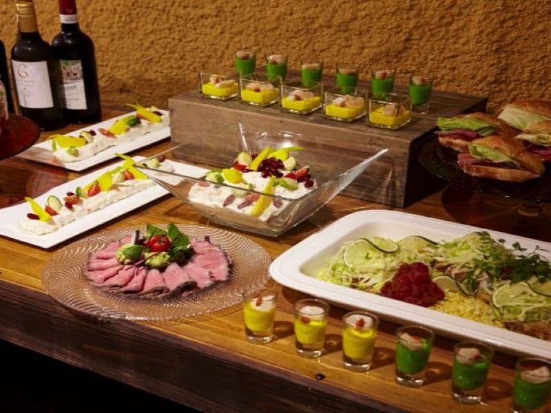 【料理一例】
専属シェフの手作りビュッフェスタイル