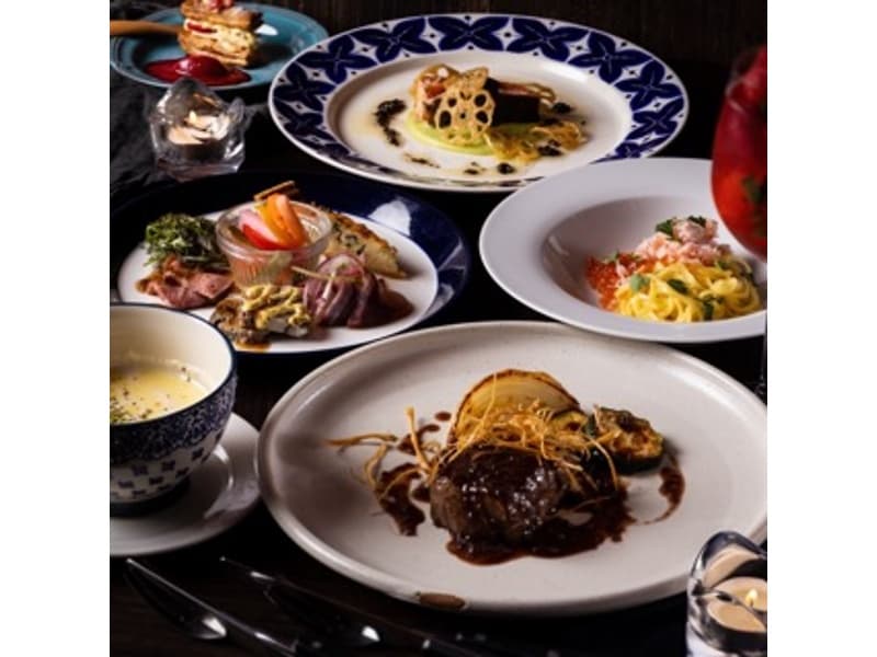 [全８品] [スパークリングワイン含む飲み放題付] 前菜は豪華サーモンや豚肩ロースハムの２種、メインも２品でボリューム満点！