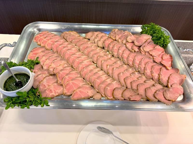 お肉料理ももちろんご用意しております。