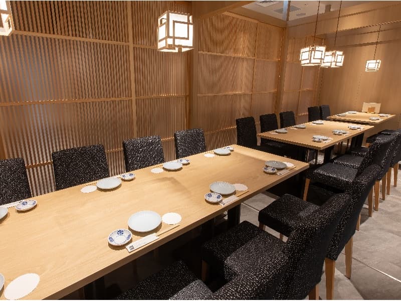 全席個室 鮨と酒日和 ととうお 新丸の内センタービル店の画像1枚目
