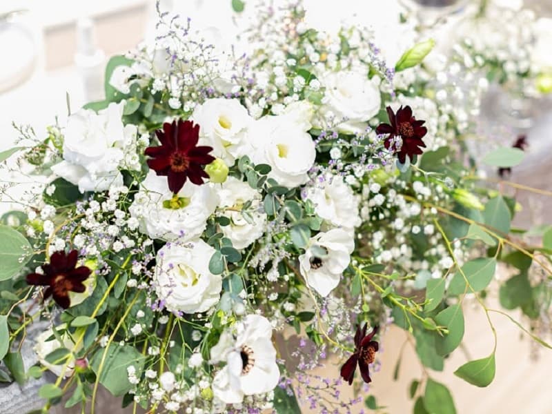 【フラワー】
テーブルのお花やウェディングブーケなどご希望に応じて、ウェディング専門のフローリストがコーディネート